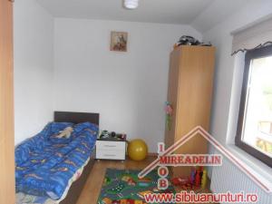 VAND VILA IN DUPLEX  6 CAMERE,    S+ P+E+M  C. VETERANILOR