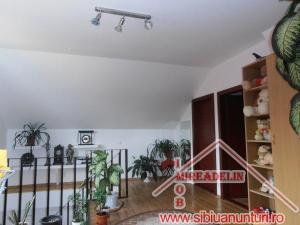 VAND VILA IN DUPLEX  6 CAMERE,    S+ P+E+M  C. VETERANILOR