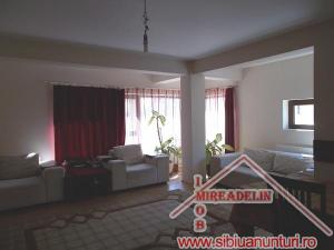 VAND APARTAMENT 3 CAMERE DECOMANDATE,   ZONA STRAND
