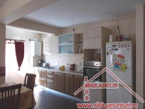 VAND APARTAMENT 3 CAMERE DECOMANDATE,   ZONA STRAND
