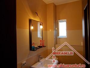 VAND APARTAMENT 3 CAMERE DECOMANDATE,   ZONA STRAND