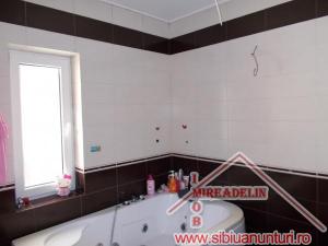 VAND APARTAMENT 3 CAMERE DECOMANDATE,   ZONA STRAND