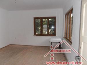 VAND CASA 3 CAMERE,     S+P+E  ZONA CALEA POPLACII