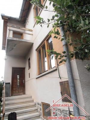 VAND CASA 3 CAMERE,     S+P+E  ZONA CALEA POPLACII