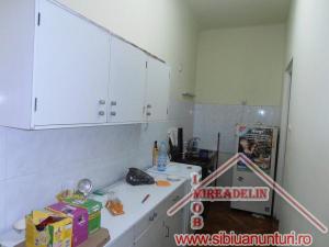 INCHIRIEZ  APARTAMENT 2 CAMERE ,  PIATA CLUJ