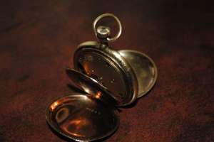ceas mecanic de buzunar remontoir.