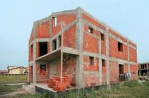 Constructii case la rosu