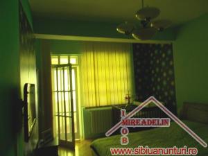 Vand apartament 3 camere decomandate la vila,   Zona Rahovei