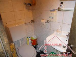 Vand apartament 3 camere decomandate la vila,   Zona Rahovei