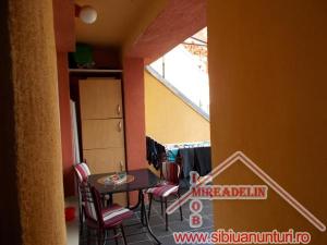Vand apartament 3 camere decomandate la vila,   Zona Rahovei