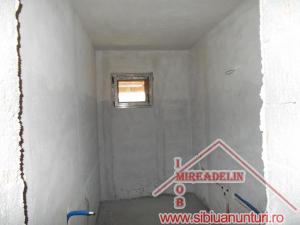 VAND CASA IN CONSTRUCTIE P+E+P,   C. CISNADIEI