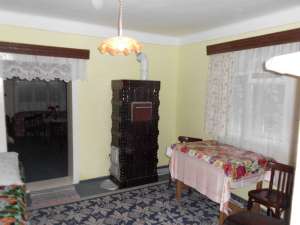 Vand casa cu 2 corpuri in comuna Cermei,  judetul Arad