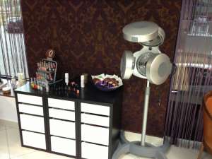 vand echipament salon frumusete