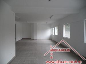 INCHIRIEZ SPATIU COMERCIAL 110 mp,   TIGLARI