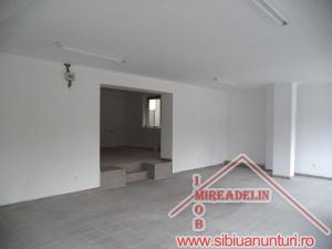 INCHIRIEZ SPATIU COMERCIAL 110 mp,   TIGLARI