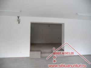 INCHIRIEZ SPATIU COMERCIAL 110 mp,   TIGLARI