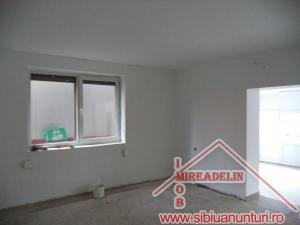 INCHIRIEZ SPATIU COMERCIAL 110 mp,   TIGLARI