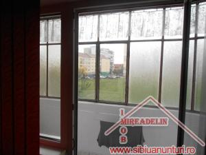 INCHIRIEZ APARTAMENT 2 CAMERE,  ZONA CIRESICA