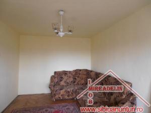 VAND APARTAMENT 2 CAMERE DECOMANDATE,   STR. SEMAFORULUI