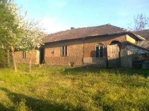 Casa la tara 4 camere