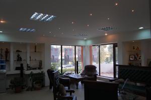 Inchiriez spatiu comercial