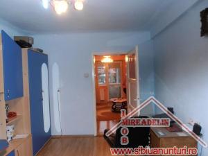 VAND APARTAMENT 2 CAMERE,   ZONA TEREZIAN