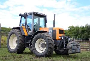 Tractor Renault cu motor de FENDT de 180 cp