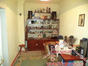 VAND CASA,   5 CAMERE,   PIATA CLUJ