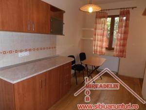 INCHIRIEZ CASA 3 CAMERE,   PIATA CLUJ