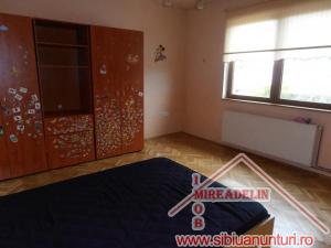 INCHIRIEZ CASA 3 CAMERE,   PIATA CLUJ