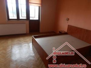INCHIRIEZ CASA 3 CAMERE,   PIATA CLUJ