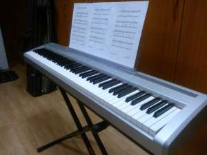 Vand Pian Digital Portabil Yamaha P-85+stativ Proel