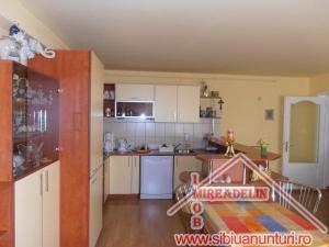 VAND APARTAMENT 4 CAMERE,   STRADA SACEL