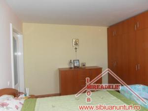 VAND APARTAMENT 4 CAMERE,   STRADA SACEL