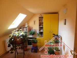 VAND APARTAMENT 4 CAMERE,   STRADA SACEL