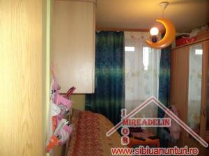 VAND APARTAMENT 3 CAMERE,   INTEREX