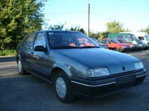 vind/schimb/dezmembrez renault19.masina este in stare buna de functionare.ofer fiscal.pret negociabi