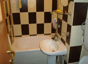 Apartament 2 camere si living finisat