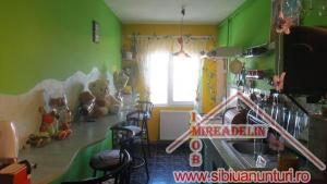 INCHIRIEZ APARTAMENT 3 CAMERE,   64 mp,   VASILE AARON
