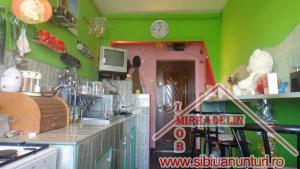INCHIRIEZ APARTAMENT 3 CAMERE,   64 mp,   VASILE AARON
