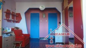 INCHIRIEZ APARTAMENT 3 CAMERE,   64 mp,   VASILE AARON
