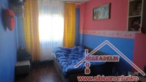 INCHIRIEZ APARTAMENT 3 CAMERE,   64 mp,   VASILE AARON