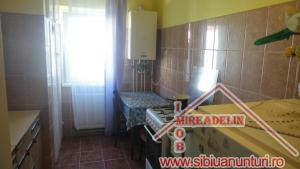 INCHIRIEZ APARTAMENT 3 CAMERE,   68 mp,   VALEA AURIE