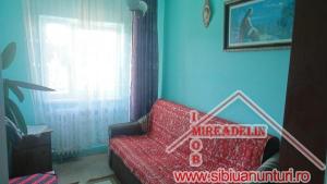INCHIRIEZ APARTAMENT 3 CAMERE,   68 mp,   VALEA AURIE
