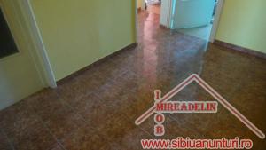 INCHIRIEZ APARTAMENT 3 CAMERE,   68 mp,   VALEA AURIE