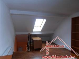 INCHIRIEZ APARTAMENT 2 CAMERE,   V. AARON