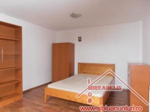 INCHIRIEZ APARTAMENT 2 CAMERE,   V. AARON