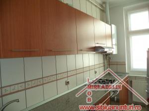 INCHIRIEZ APARTAMENT 3 CAMERE,   ULTRACENTRAL