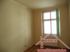 INCHIRIEZ APARTAMENT 3 CAMERE,   ULTRACENTRAL
