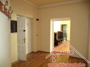 INCHIRIEZ APARTAMENT 3 CAMERE,   ULTRACENTRAL